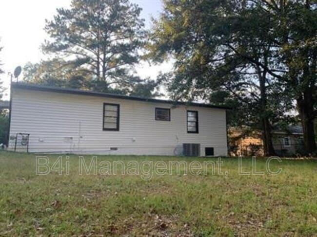 Building Photo - 10 Estes Dr