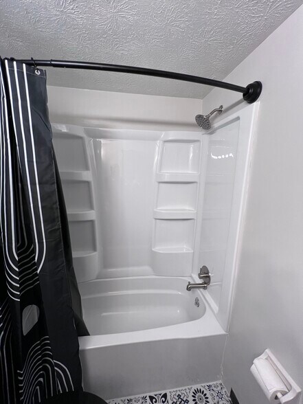 Building Photo - 1219 Hilltop Dr