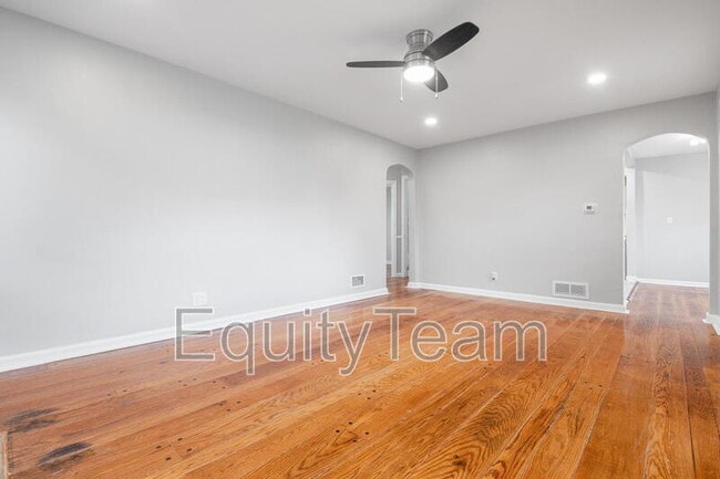 Building Photo - 6819 Elwynne Dr