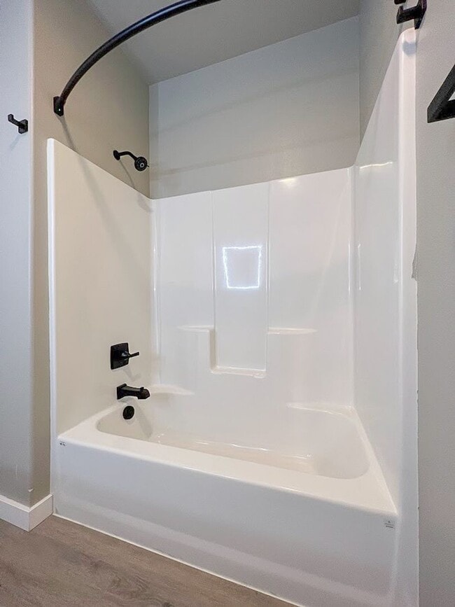 Building Photo - Pet Friendly 2 bed/ 1 bath unit at Soldier Ridge!