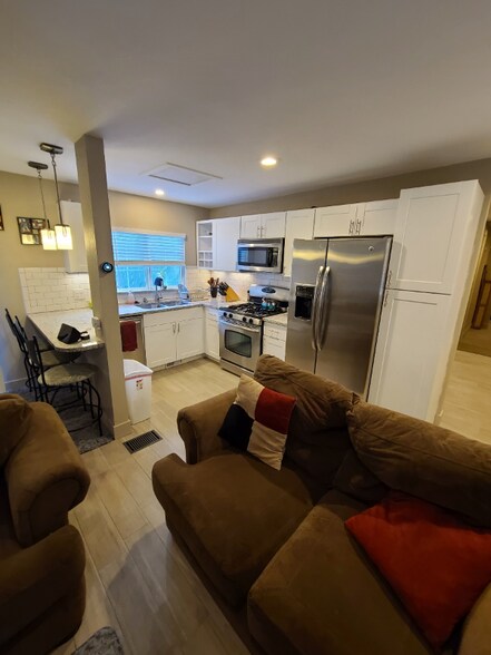 Building Photo - 525 S Raleigh St