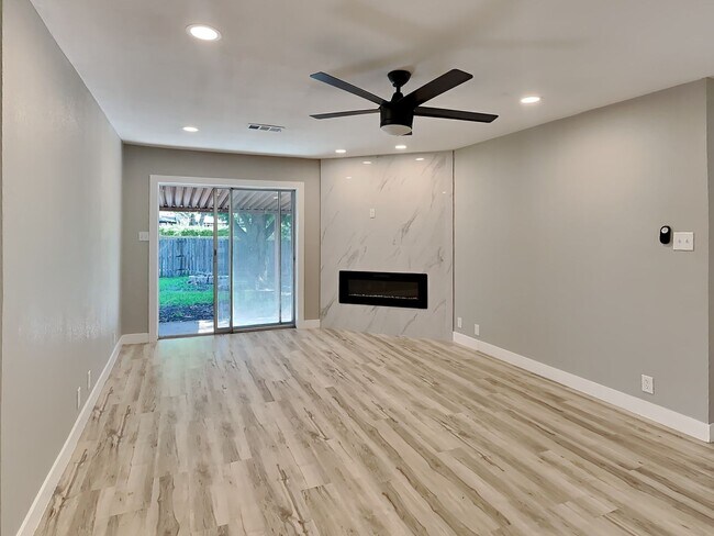 Building Photo - UPDATED AND MODERN! EVERYTHING IS NEW!