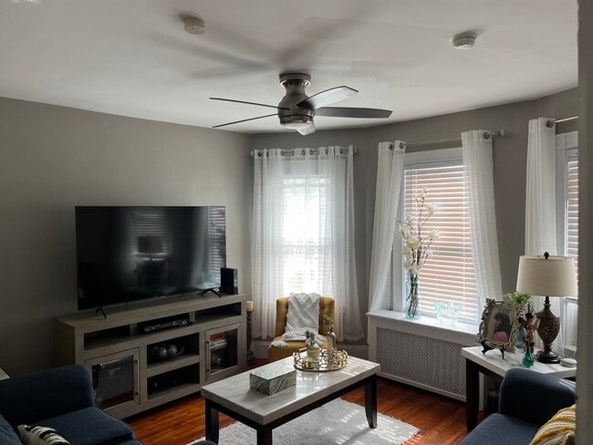 Building Photo - 454 Beech St