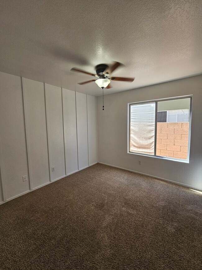 Building Photo - 3 Bedroom Home - No HOA - Single Level - North Phoenix *$500 Off First Month's Rent*