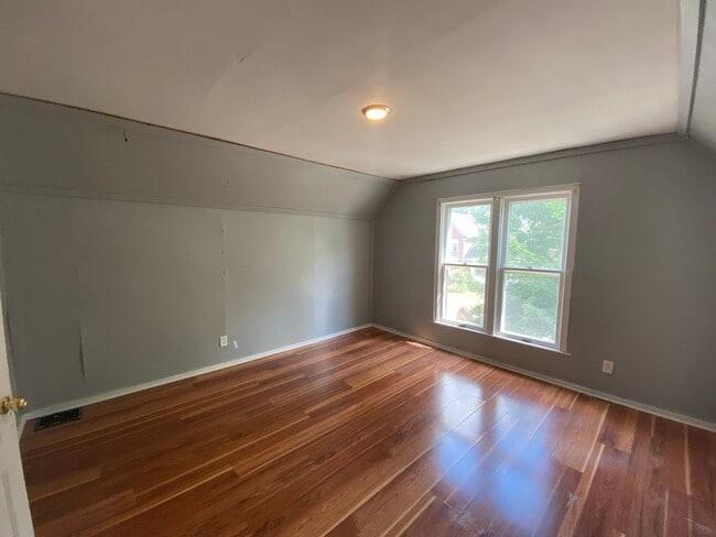 Building Photo - 622 Minor Ave