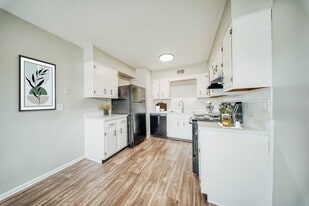 Building Photo - Roban Apartments