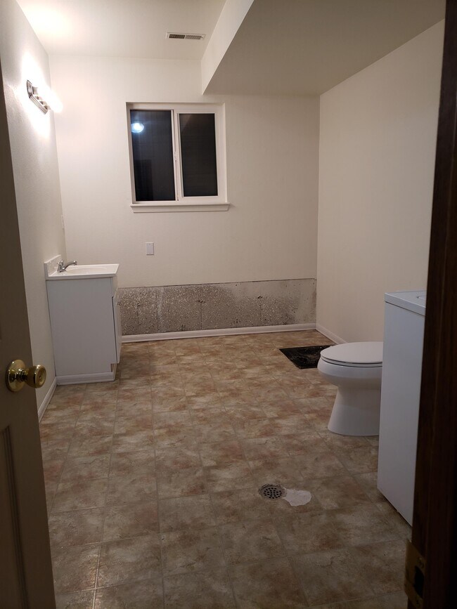 Building Photo - 316 Greenway Ct