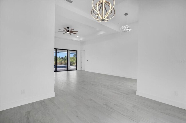 Building Photo - 15401 Aqua Cir