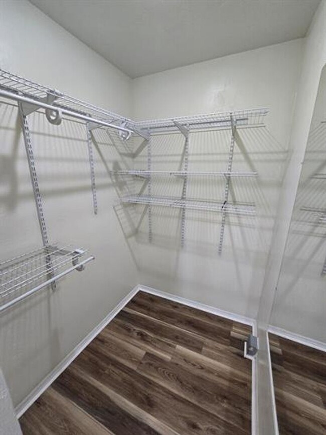 Building Photo - 2610 S Mission Rd