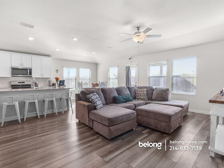 Building Photo - 3505 Kingsview Dr