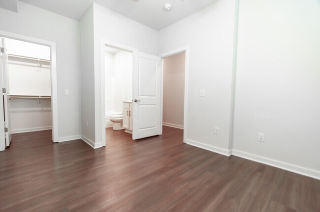 Building Photo - 605 Whitham Ave