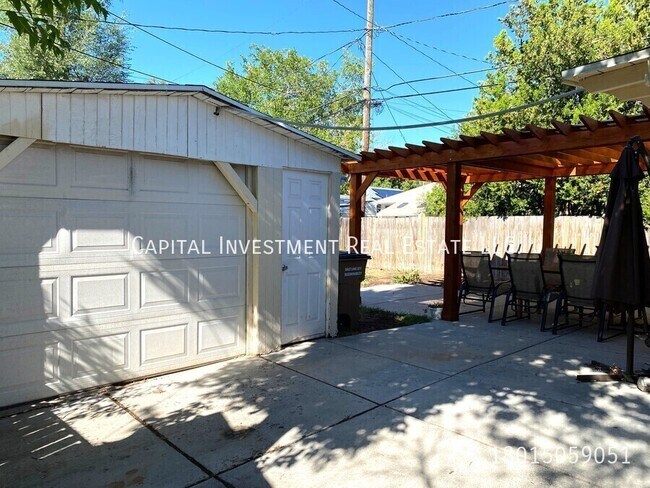 Building Photo - 777 E Redondo Ave