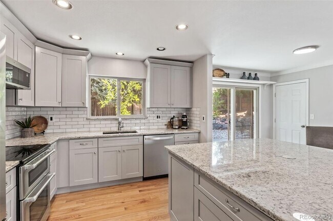 Building Photo - 5585 Escondido Dr