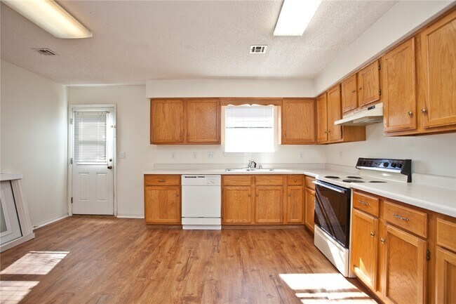 Building Photo - 58 Holly Dr