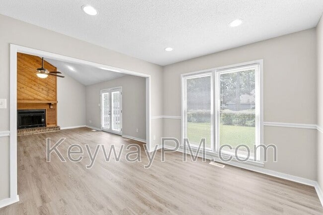Building Photo - 107 Robinwood Dr