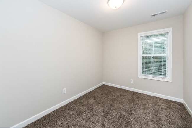 Building Photo - Beautiful 3BD/2.5BA Duplex Home!