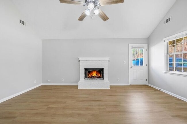 Building Photo - 4660 Bryant Rd