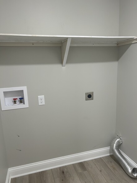 washer & dryer hookup - 200 Fairway Ln