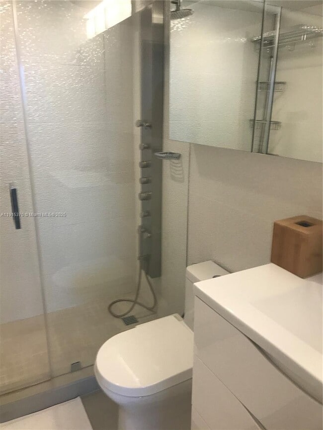 Building Photo - 555 NE 15th St