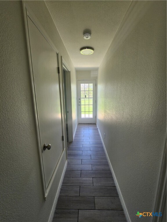 Building Photo - 907 E 3rd St