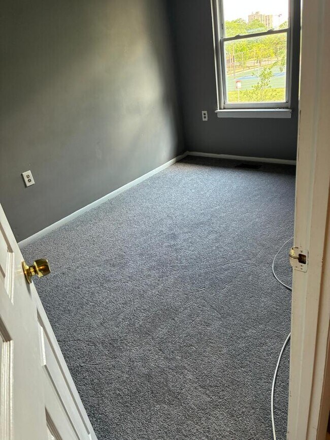 Building Photo - 2 Bedrooms Plus Den