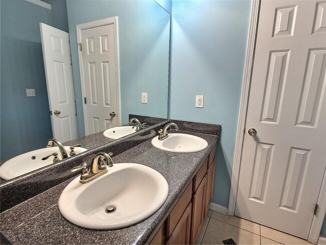 Building Photo - 1734 Spring Hill Cove