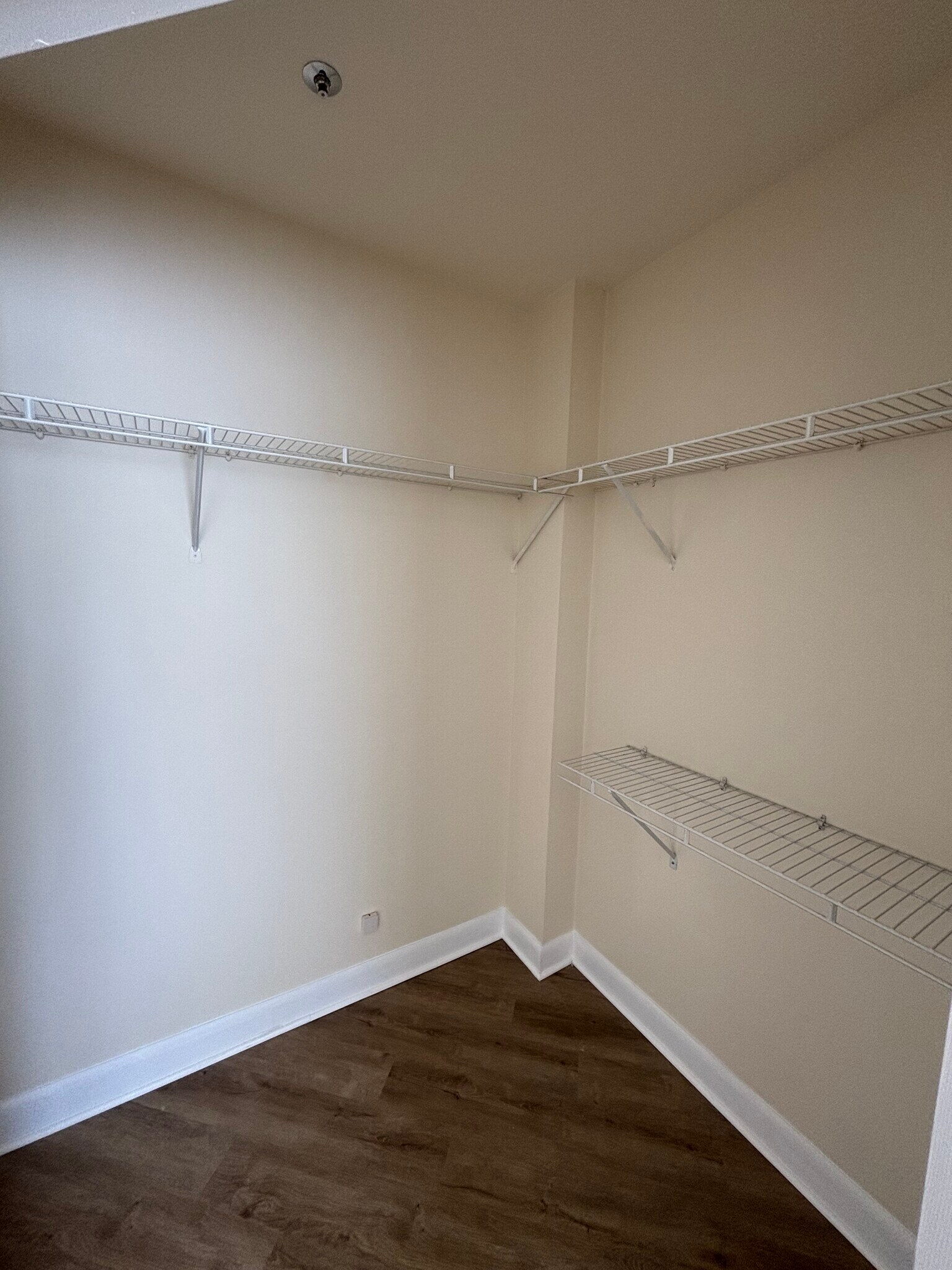 Bedroom 2 closet - 1501 Clairmont Rd