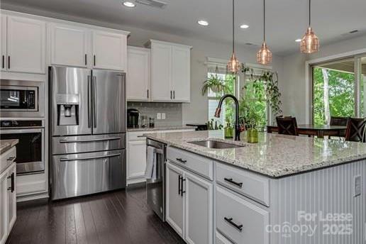 Building Photo - 15130 Oleander Dr