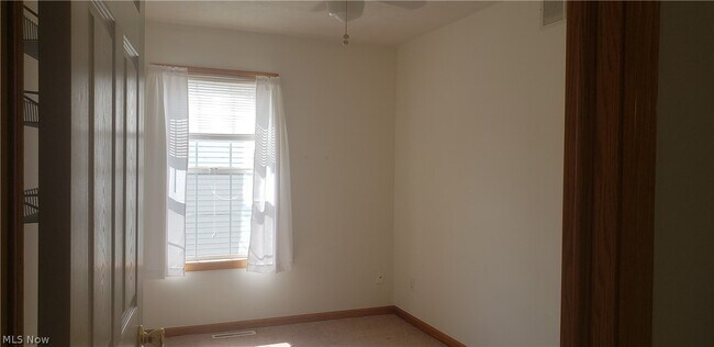Building Photo - 15032 Woodsong Dr