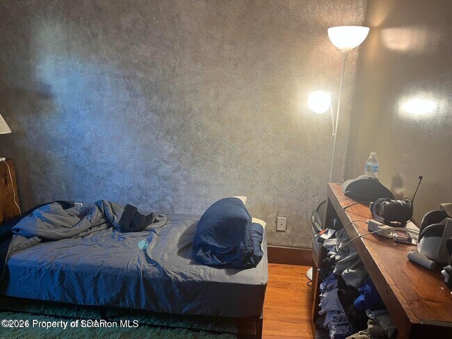 Building Photo - 945 William St