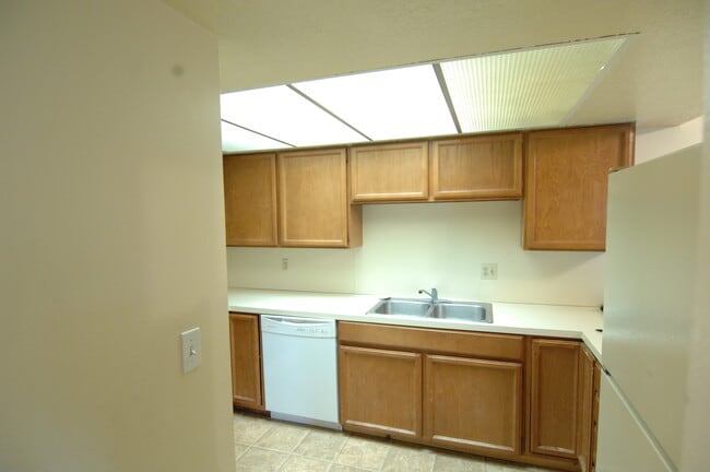 Building Photo - Great 4 Bedroom Now Available