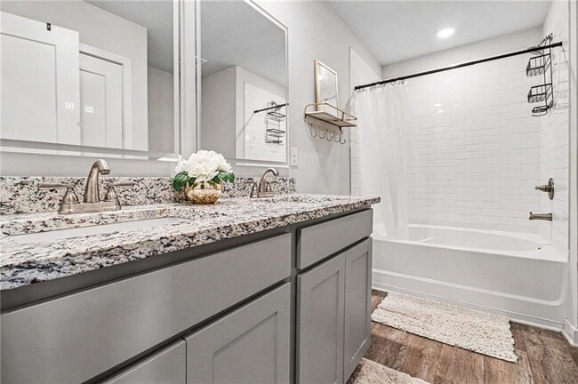 Building Photo - 3528 Station Dr