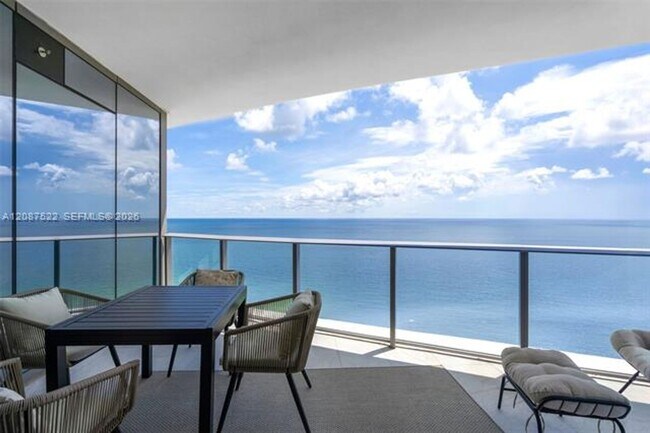 Building Photo - 15701 Collins Ave