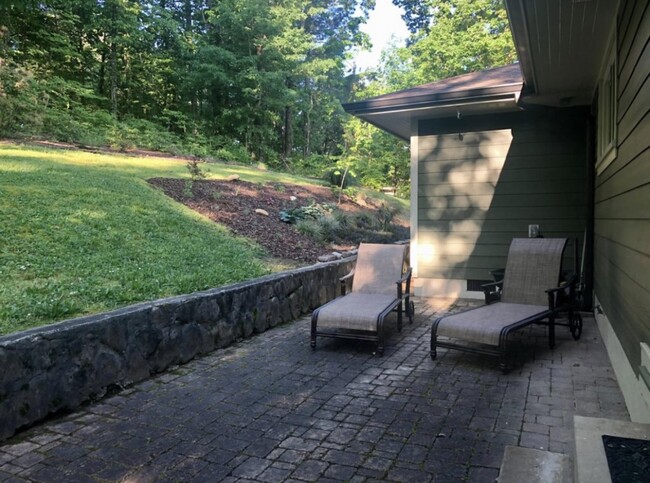 Building Photo - 3125 Lockwood Dr