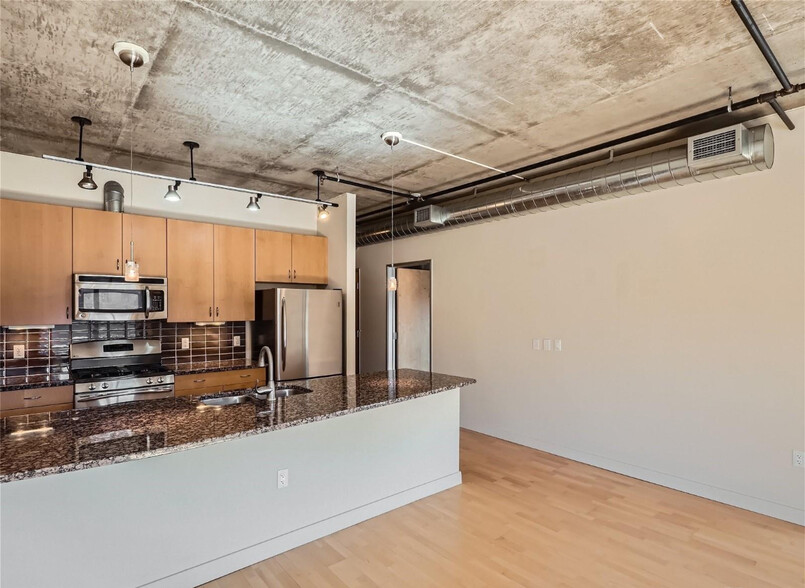 Building Photo - 2229 Blake St