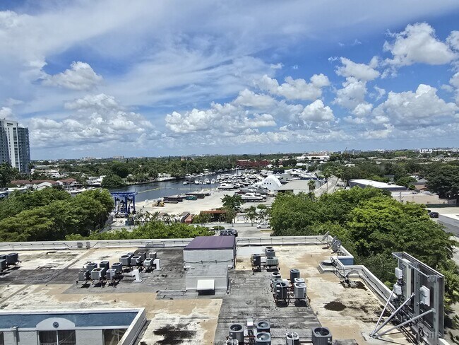 Building Photo - 1700 NW North River Dr