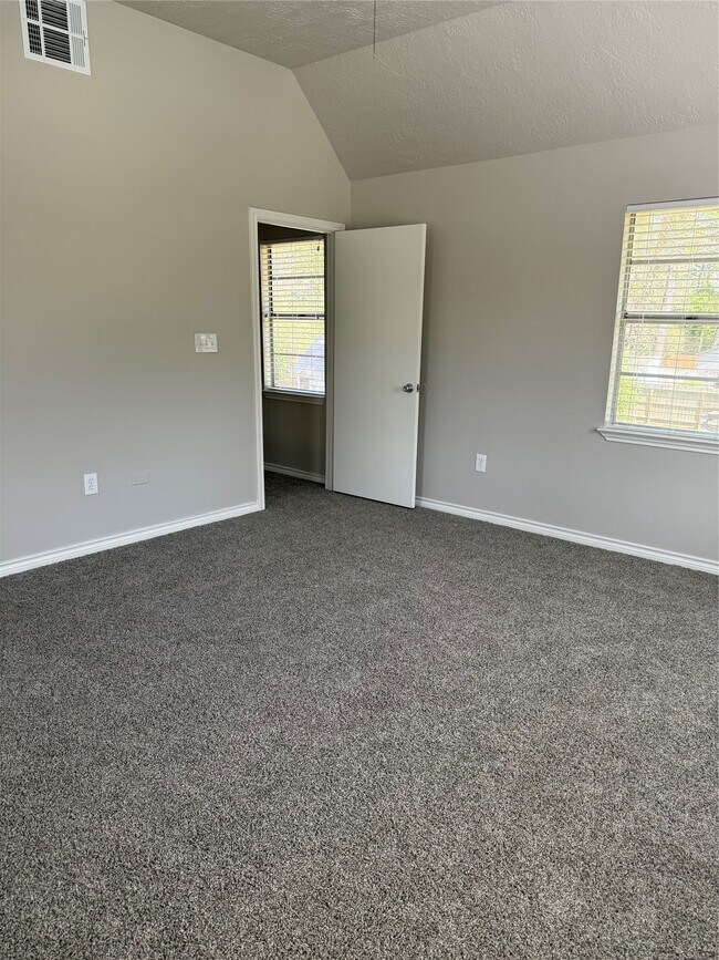 Building Photo - 615 Texas St