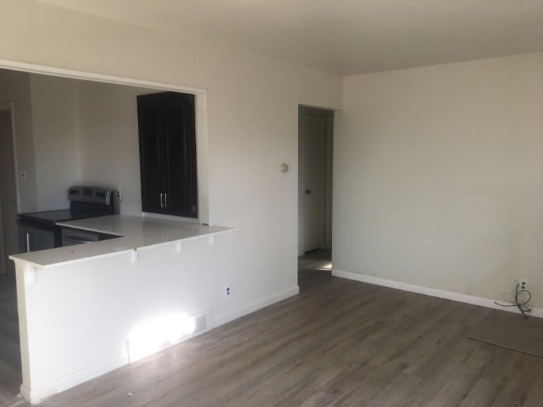 Building Photo - 481 W 70th Pl