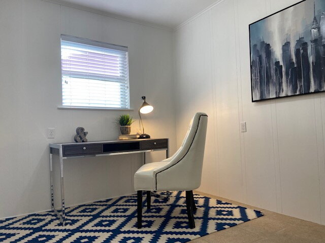 Building Photo - "Spacious 4-Bedroom Hardwood & Granite Fin...