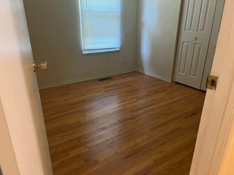 Building Photo - 524 Ranch Dr