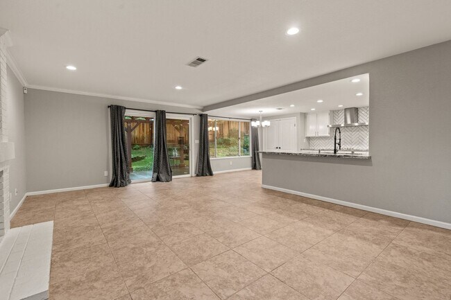 Building Photo - Luxury 4-Bedroom Home with Designer Upgrad...
