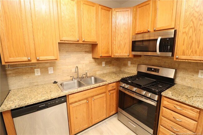 Building Photo - 8631 Neuse Club Ln