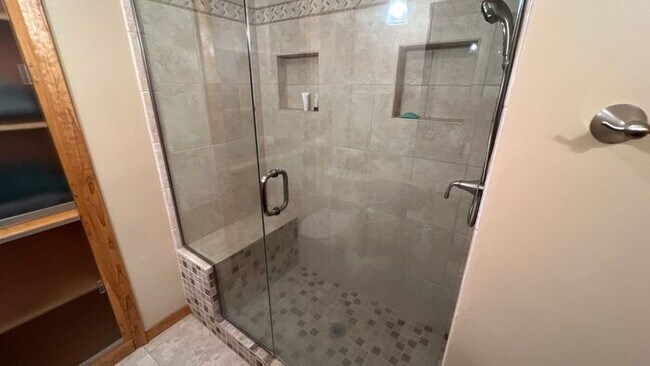 Building Photo - Westerville Ranch overlooking Hoover