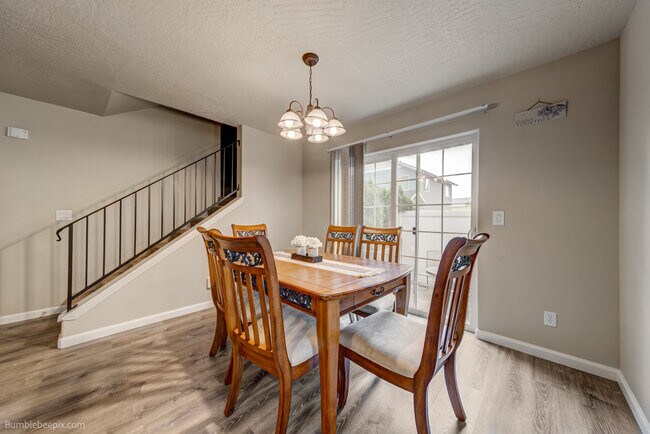 Building Photo - 931 N Goldenrod Ct