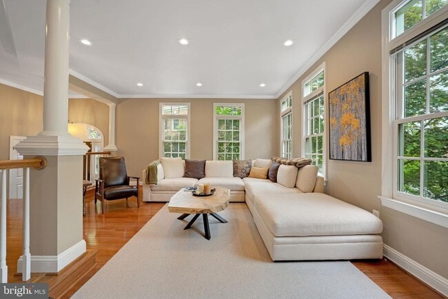 Building Photo - 10159 Castlewood Ln