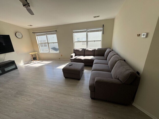 Building Photo - 380 Keswick Dr