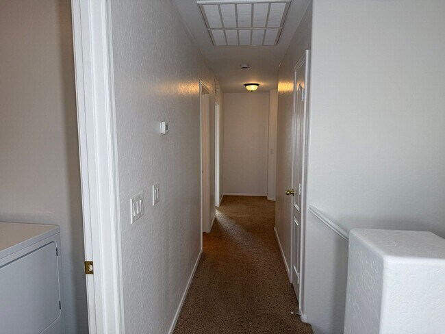Building Photo - 5992 E Vega Ct