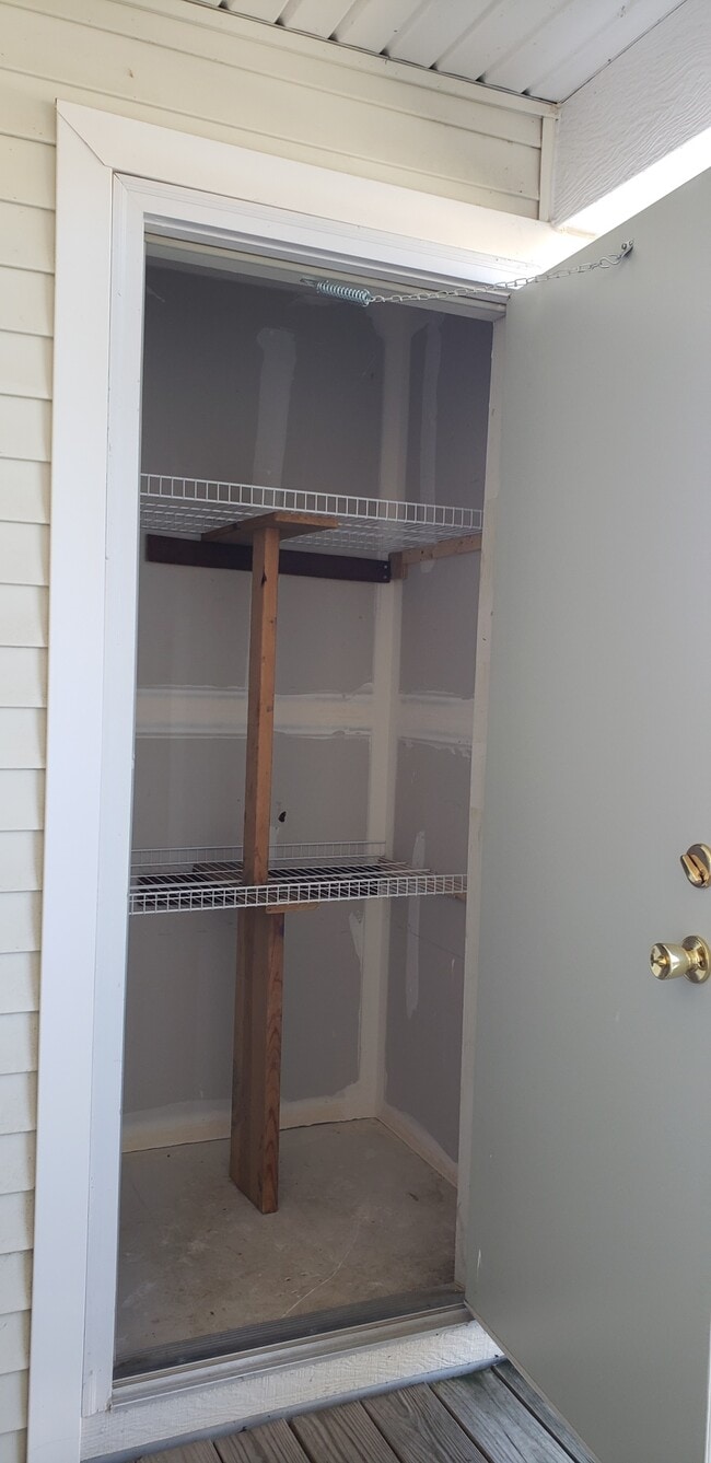 Building Photo - 1819 Silverstone Dr