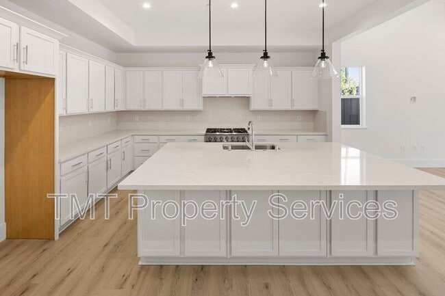 Building Photo - 9041 Ventura St