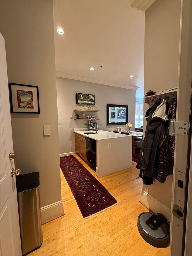 Building Photo - Charming 2BR | 2BA Condo in Logan Circle